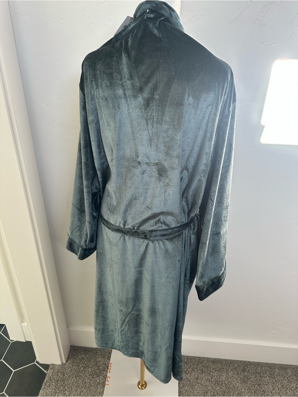 NEW- World Market- Women's Velvet Floral Embroidered Robe - Picture 6 of 8